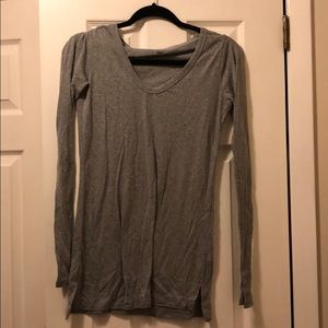 Gap long sleeve gray scoop v neck size s